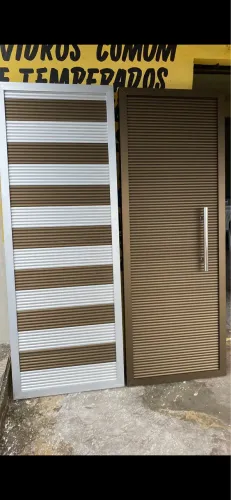 Portas, portões e tudo em alumínio e vidros.