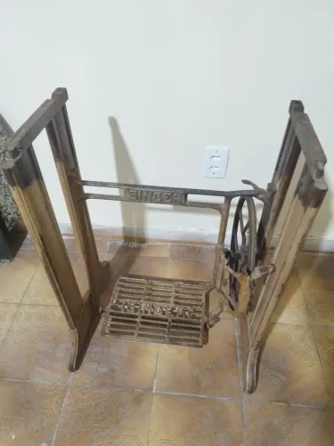 Pé de máquina Singer antigo