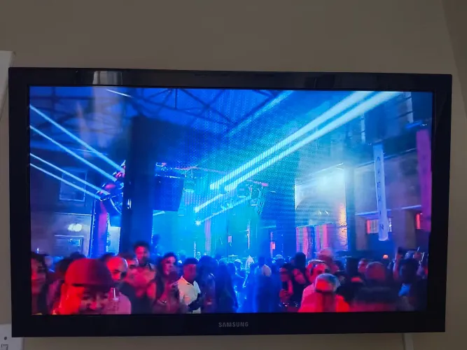 TV 40" LCD - HDMI R$600