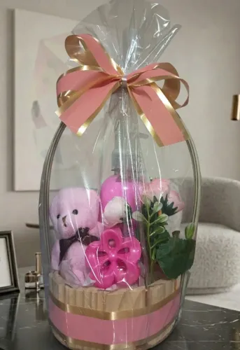 Cesta com Creme Hidratante 240ml Com Mini Pelucia e prendedor de cabelo 