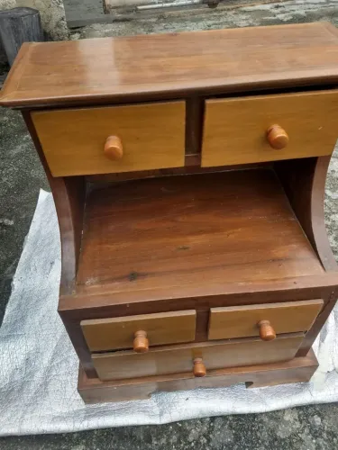 Mesa com 05 gavetas