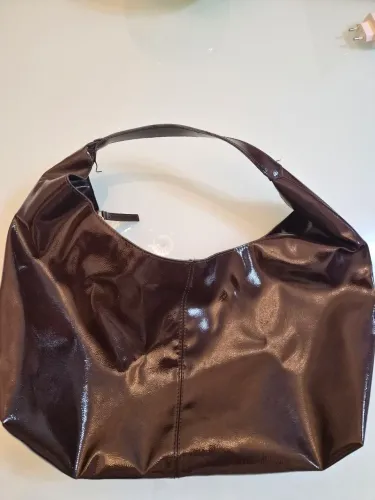 Bolsa Zara Acetinada cor marsala linda