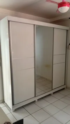 Vendo Guarda Roupa de Casal.