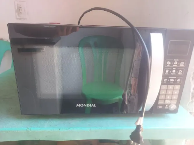 Micro-ondas Mondial 21L seminovo