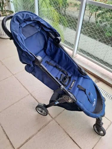 VENDO Carrinho Baby Jogger City Tour com bolsa transporte. Suporta 22 a 25kg