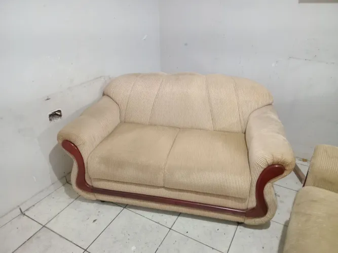 02 Sofas doi lugares 400,00 $