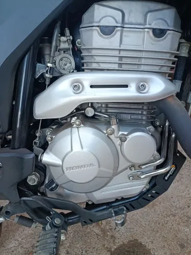 Vendo XRE 300 2023 valor 31 mil aceito troca em carro e moto