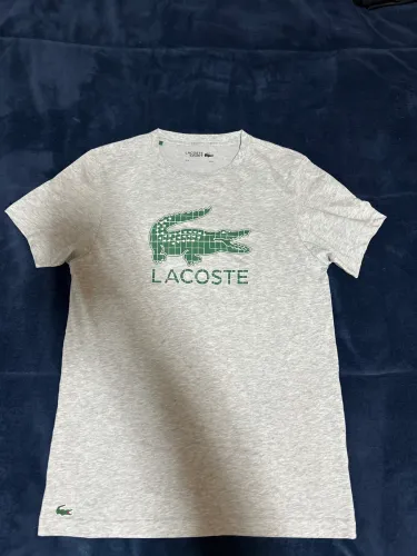 Camiseta cinza lacoste