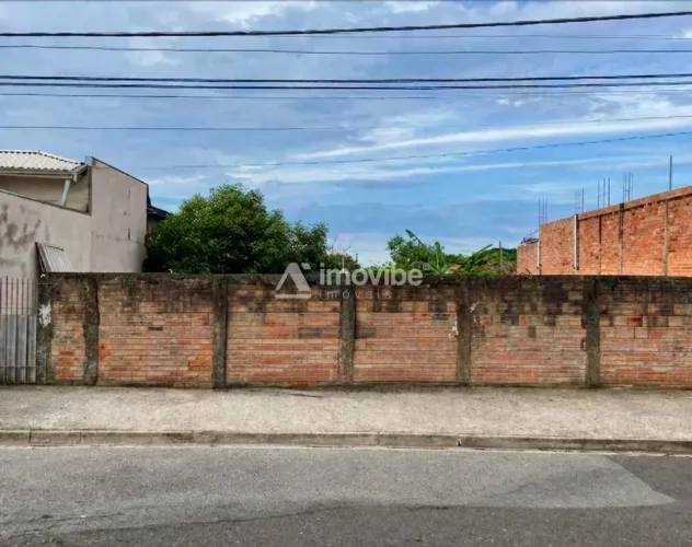 Terreno à Venda com 300m2 no Vale das Nogueiras