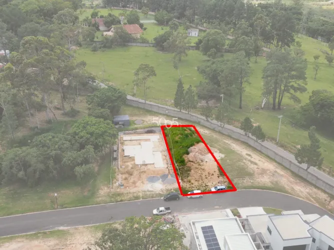 Terreno à venda no condomínio Villas do Golf, com 497m² de área útil. Excelente lote com ó