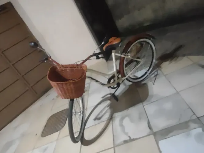Bicicleta aro 26 ntz urbana retro vintage com cesta pet cor bege tamanho do quadro M