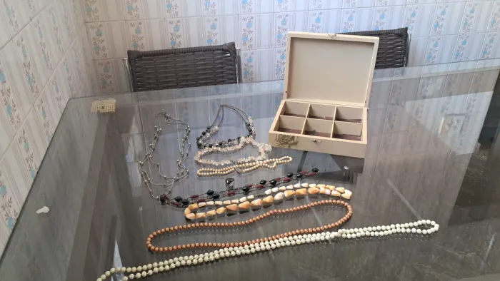Conjunto de colares com porta bijuterias