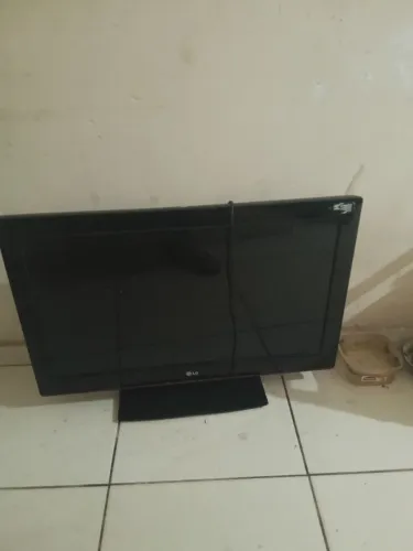 Vendo TV LCD 32 polegadas por 200 reais 