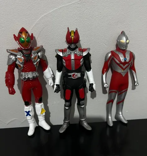 Bonecos Ultramen, kamen Kamen Rider ,Rider fourzer.os 3 por 350,00.