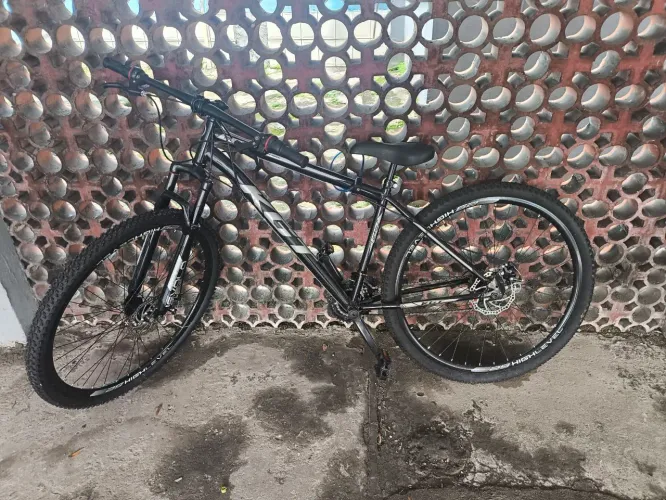 Bicicleta Aro 29 KGT Aço carbono, freios a disco, suspensão 21 manchas 600 negociável