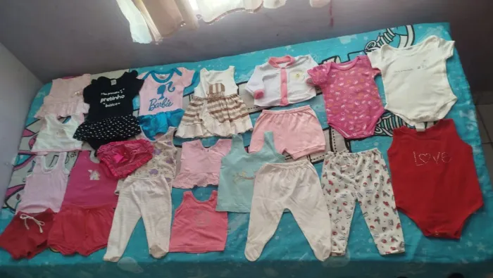 Lote de menina com 20 peças veste de 0/3 meses 