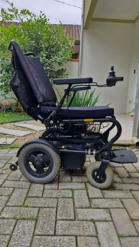 Cadeira de rodas motorizada marca Ottobock seminova.