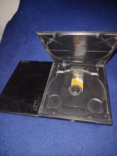 PS2 + 2 CONTROLES (DEFEITO)