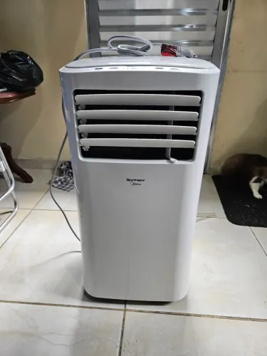 Ar condicionado portátil 12000 Btus Midea praticamente novo.