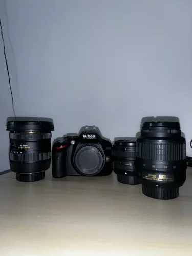 KIT COMPLETO CÂMERA NIKON D5100 + 3 LENTES - PRONTO PARA USO!