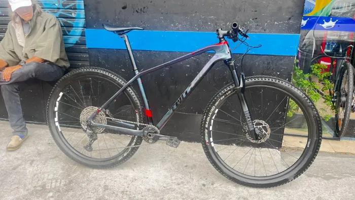 Bike aro 29 Twitter carbono Tam 19 kit Shimano DEORE 12v Suspensão rock Shox Ar