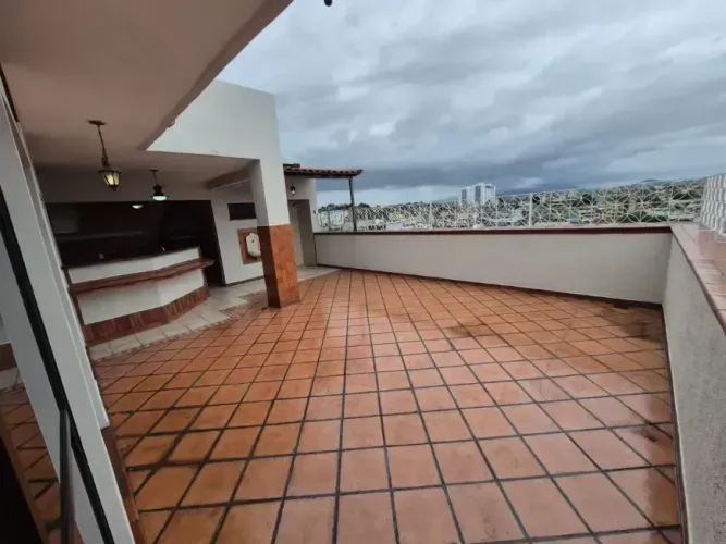 Cobertura incrível de frente pro calçadão de Nilópolis.