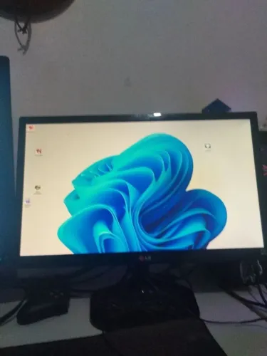 Monitor LG 23p quebrado