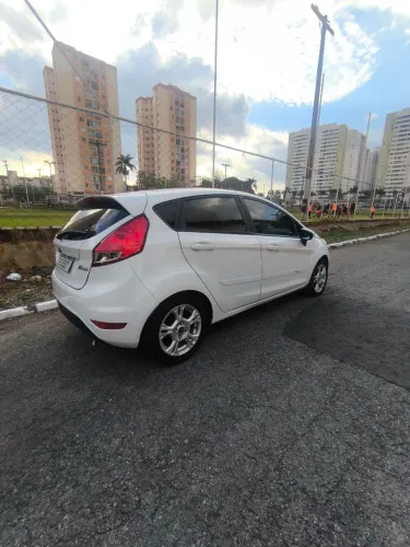 Ford Fiesta 1.6 16V Flex Aut. 5P 2015