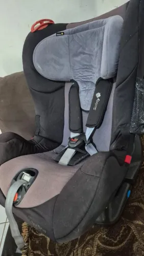 Cadeirinha infantil reclinável para carro