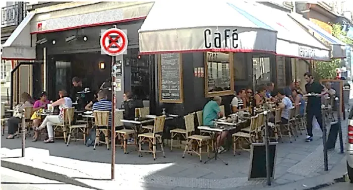 Lanchonete de esquina, lucrativa, nova, simpática e muito bem montada. Mov. R$ 80.000,00