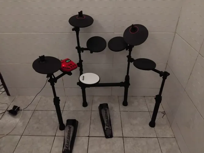 Bateria Eletrônica Carlsbro Commander 100 (CSD100) (Semi-Nova)
