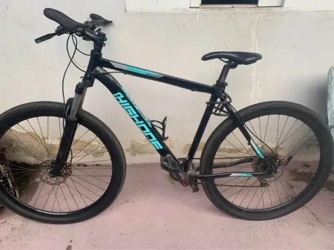 Bicicleta aro 29 High One, com freio a disco e suspensão dianteira