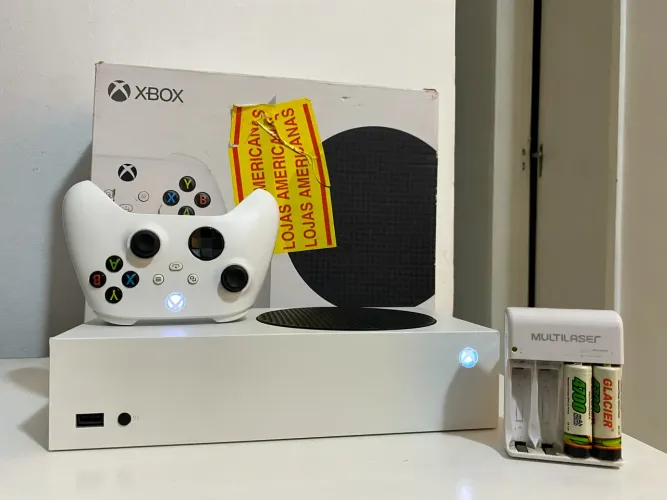 Xbox series S + carregador de pilhas ac/cartão