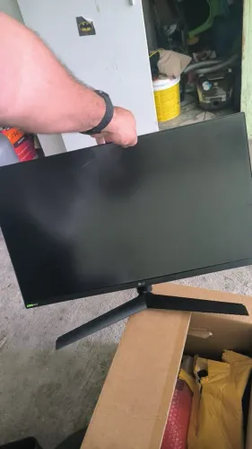 Monitor LG 27 polegadas 27GS60F para retirada de peças