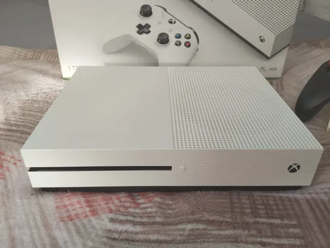 X box one s 1tera bem conservado 