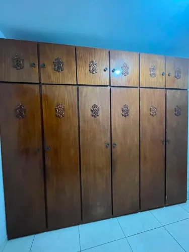Guarda-Roupa Gigante Vintage (6 Portas + Maleiro) - Madeira Maciça/Nobre