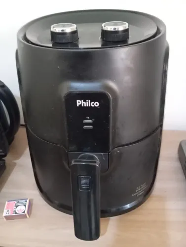 AIRFRYER (R$ 150,00 ) E REFRIGERADOR (R$ 100,00) PERFEITOS -