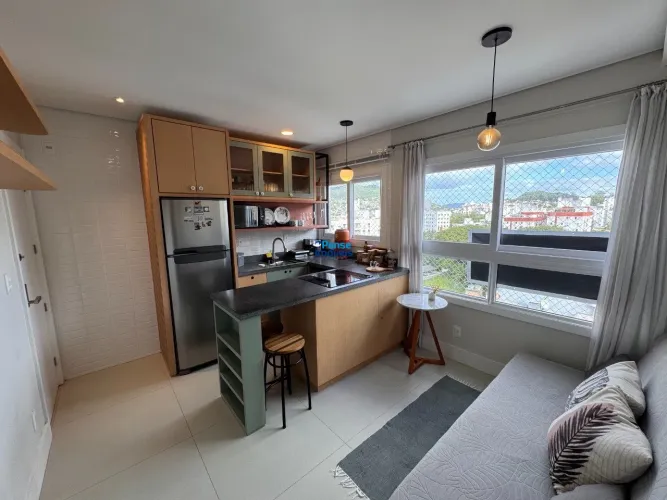 Studio junto à UFSC com elevador e garagem. Trindade, Florianópolis-SC