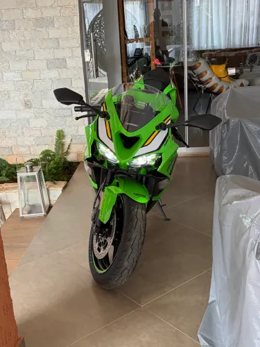 Vendo linda ZX-6 quase zero