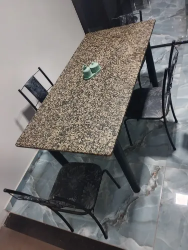 Jogo de mesa Mármore 4 cadeiras entrego