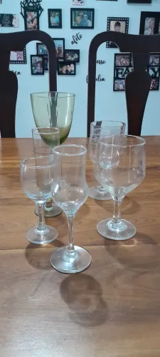 Conjunto de taças variadas