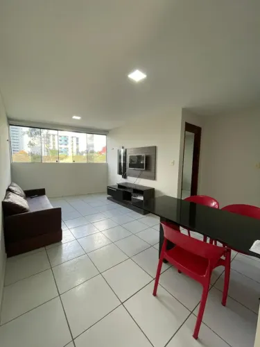 Apartamento todo mobiliado, com 2 quartos e elevador, localização top