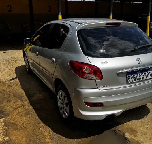 Peugeot 207 XR 1.4 Flex 8V 5P 2013