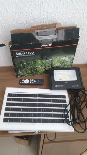 Refletor com painel solar