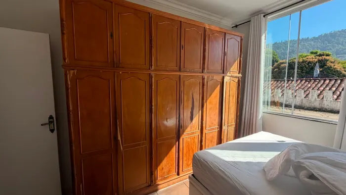 Guarda Roupa Madeira pura maciça Antiquaria
