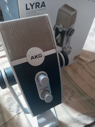 Microfones: Lyra AKG e VC-Mic