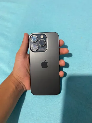 Vendo iPhone 15 pro 256GB na cor preta titanium ? Saúde da bateria: 86% ? ?valor: 3.500 