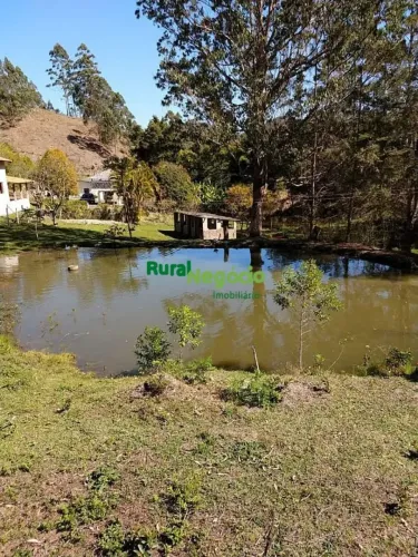 CHÁCARA FORMADA COM LAGOS EM SÃO LUIZ DO PARAITINGA-SP