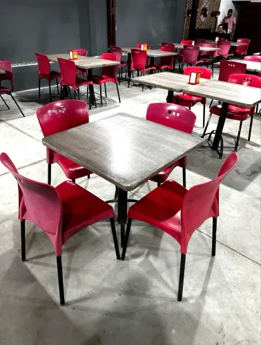 Conjunto de mesa e cadeira