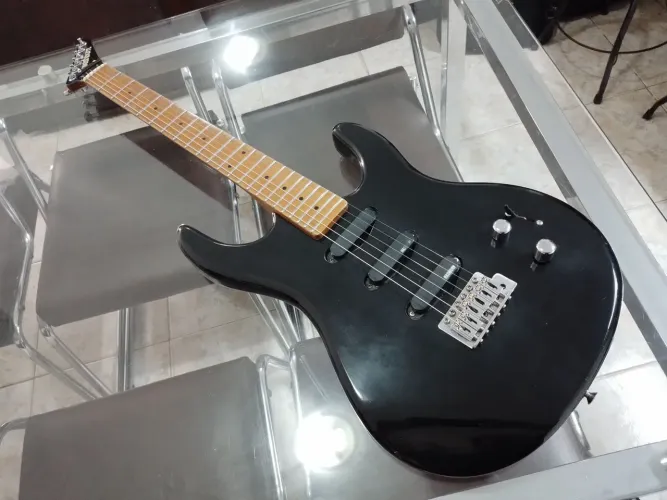 Guitarra Washburn G-3V de 1986 Japan Stratocaster Antiga